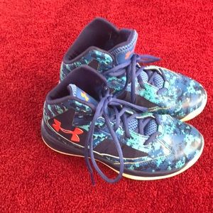Boys under armor athletic shoes